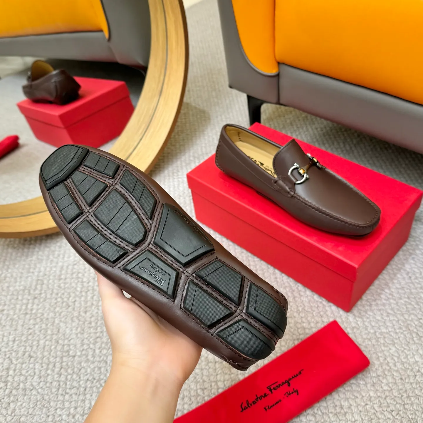 Men's men's shoes 💰420 (Yangli) Ferragamo 〰Ferragamo 2⃣️0⃣️2⃣️5️⃣ New series 👊🏻 Upper 🇮🇹 Italian imported calfskin, original outsole molding. Water-dyed sheepskin lining. The identity of every successful man is set off, and the upper and lower shoes are elegant and stable🚶🏻🚶🏻The high-end custom counter original replica is an eternal classic🔍️Number of codes: 38-46 with counter packaging